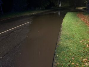 Wasser auf Straße