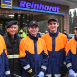 Landtagspräsident Klaus Schlie, Kreisbrandmeister Gerd Riemann und der stellvertretende Landesjugendfeuerwehrwart Ernst-Niko Koberg besuchten am Sonnabend die Jugendfeuerwehr Großhansdorf im um ihnen für ihr Engagement beim Verkauf der Feuerwehrmettwurst vor und in den EDEKA-Märkten zu danken mit Jugendfeuerwehr